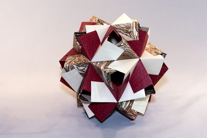 Icosaedre traforato Aichi granate